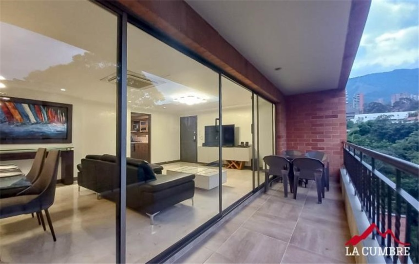 Apartamento en arriendo en El Poblado, Medellín · foto 3 de 16