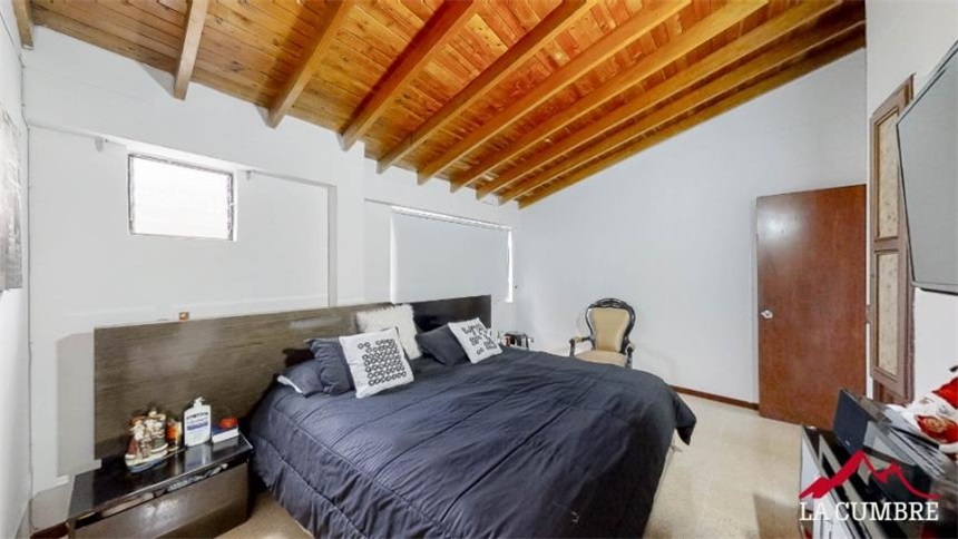 Casa de 4 alcobas en venta en Loma El Atravesado, Envigado, 204 m² · foto 6 de 7