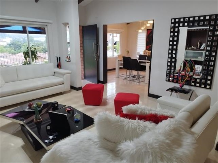 Casa en venta en Cerros De Alhambra, Manizales · foto 2 de 24