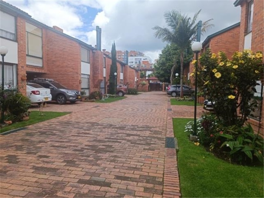 Casa en venta en Cedritos, Bogotá · foto 3 de 24