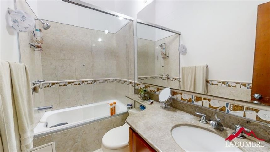 Casa de 3 alcobas en venta en La Candelaria, Medellín, 202 m² · foto 13 de 19