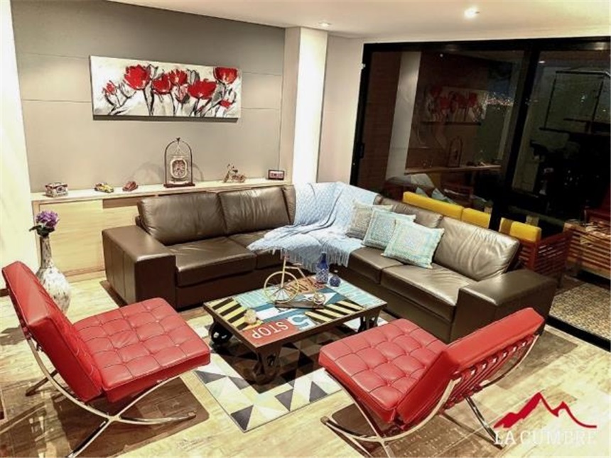 Casa de 3 alcobas en venta en San Lucas, Medellín, 207 m² · foto 2 de 15