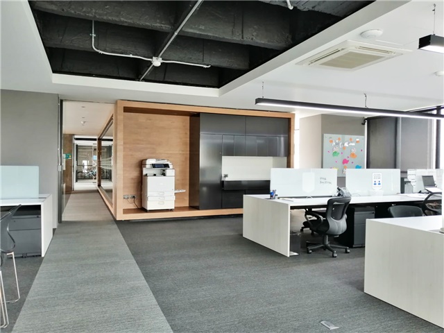 Oficina en venta en Las Lomas No.1, Medellín, 329 m² · foto 2 de 17