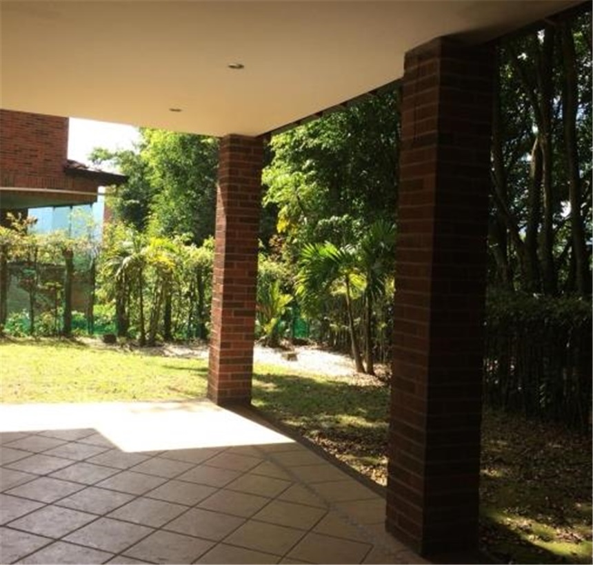 Casa de 6 alcobas en venta en Altos Del Poblado, Medellín, 520 m² · foto 2 de 24