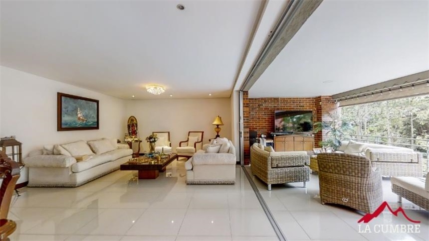 Casa de 5 alcobas en venta en Alto De Misael, Envigado, 460 m² · foto 2 de 24