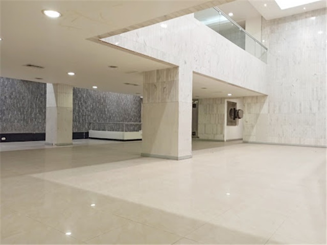 Local en Arriendo - Más