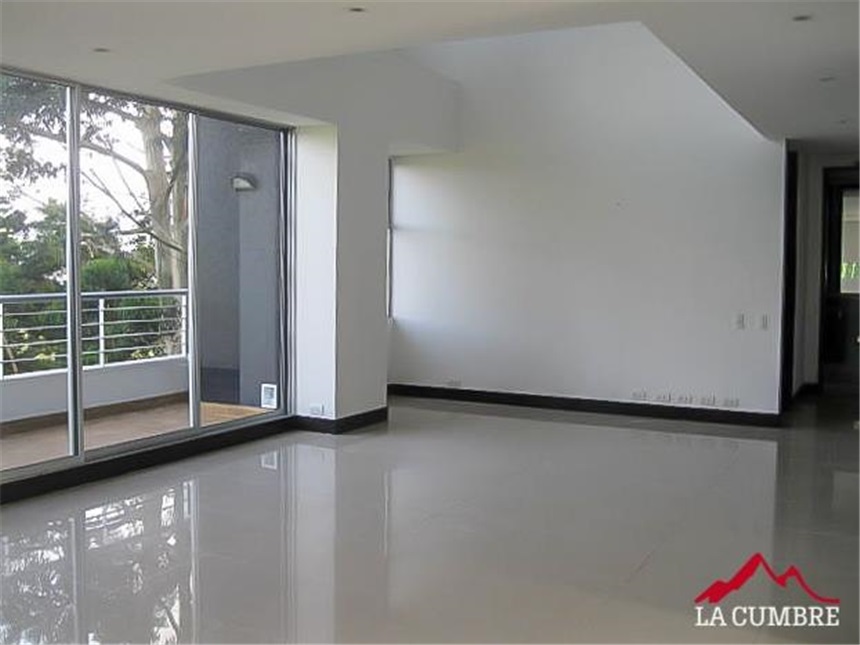 Apartamento de 3 alcobas en arriendo en Villa Carlota, Medellín, 198 m² · foto 2 de 16