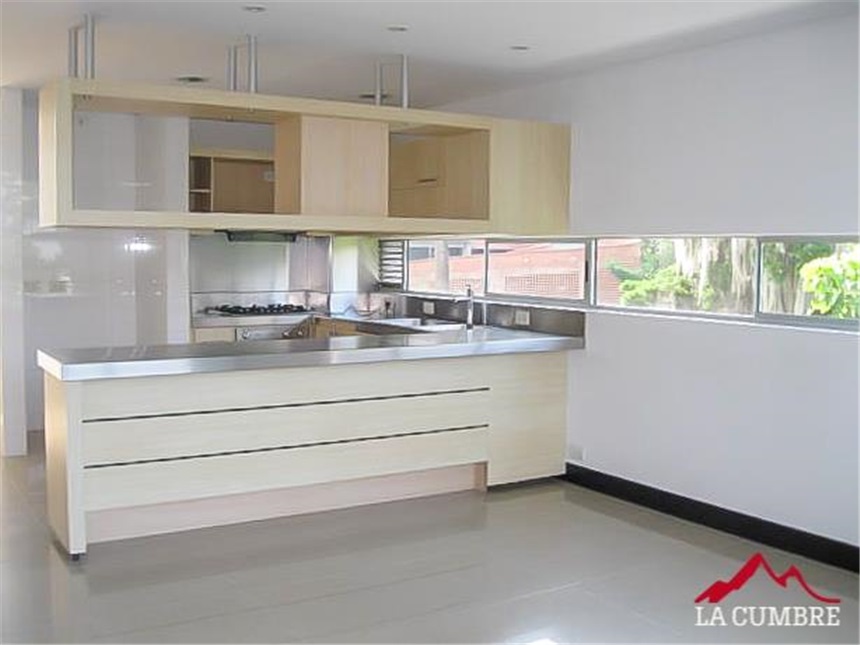 Apartamento de 3 alcobas en arriendo en Villa Carlota, Medellín, 198 m² · foto 6 de 16