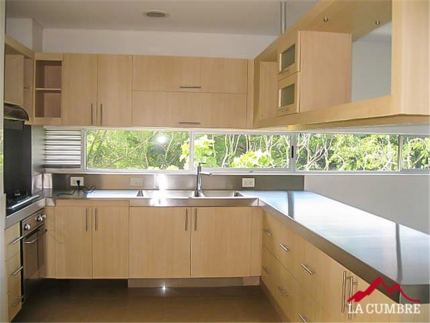 Apartamento de 3 alcobas en arriendo en Villa Carlota, Medellín, 198 m² · foto 8 de 16