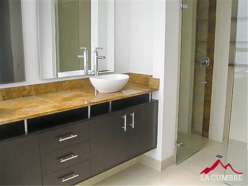 Apartamento de 3 alcobas en arriendo en Villa Carlota, Medellín, 198 m² · foto 16 de 16