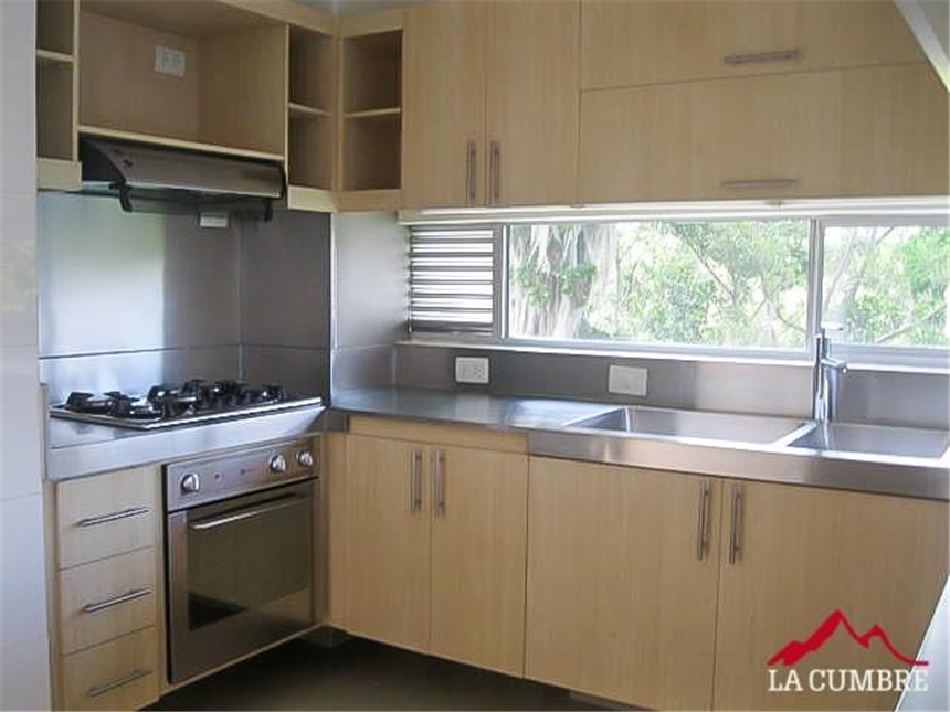 Apartamento de 3 alcobas en arriendo en Villa Carlota, Medellín, 198 m² · foto 9 de 16