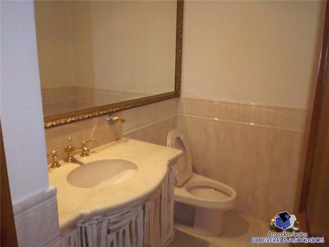 Casa de 6 alcobas en venta en Loma Del Escobero, Envigado, 600 m² · foto 4 de 16