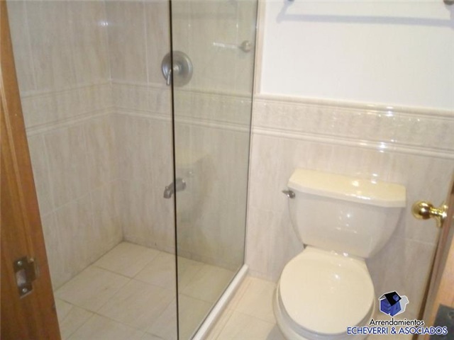 Casa de 6 alcobas en venta en Loma Del Escobero, Envigado, 600 m² · foto 5 de 16