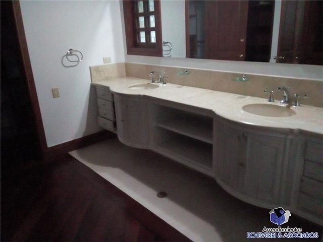 Casa de 6 alcobas en venta en Loma Del Escobero, Envigado, 600 m² · foto 7 de 16