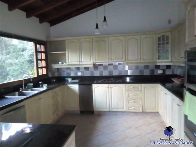 Casa de 6 alcobas en venta en Loma Del Escobero, Envigado, 600 m² · foto 8 de 16