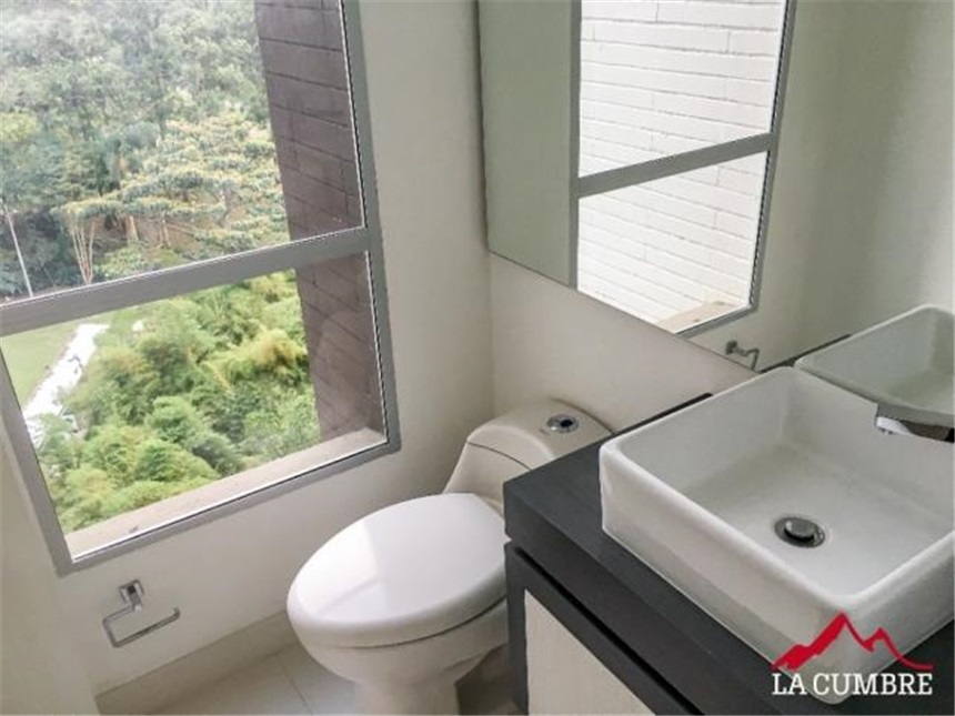 Apartamento de 3 alcobas en arriendo en Perpetuo Socorro, Medellín, 192 m² · foto 6 de 16