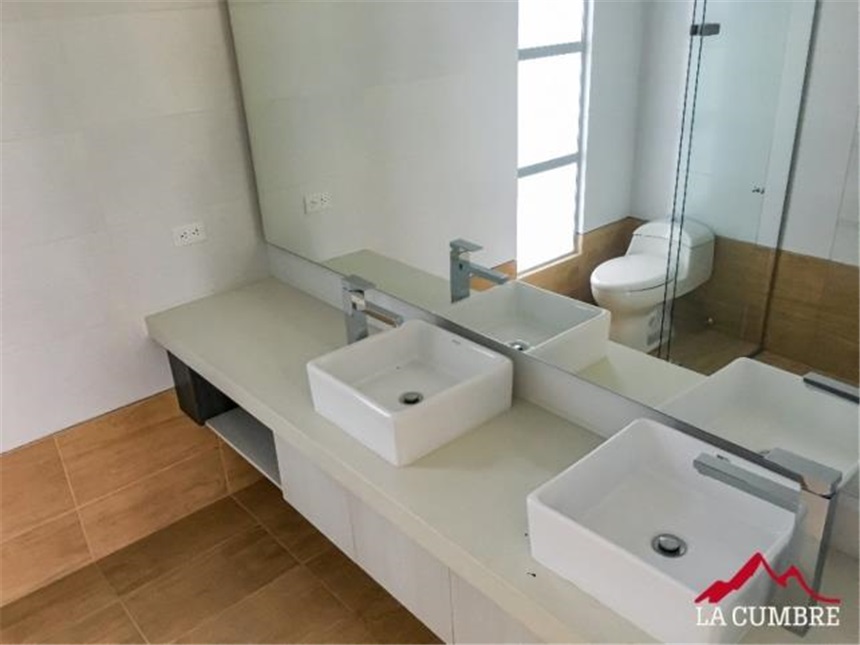 Apartamento de 3 alcobas en arriendo en Perpetuo Socorro, Medellín, 192 m² · foto 16 de 16