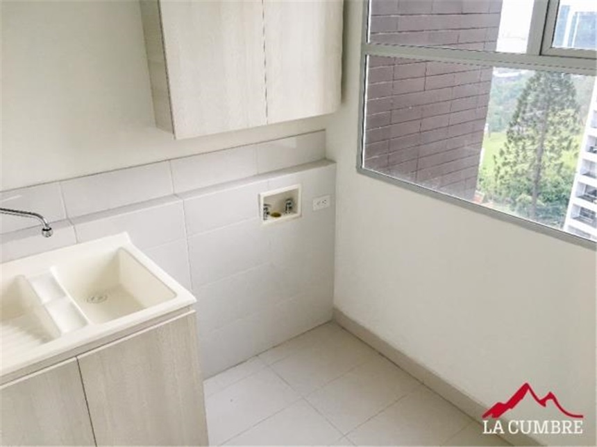 Apartamento de 3 alcobas en arriendo en Perpetuo Socorro, Medellín, 192 m² · foto 7 de 16