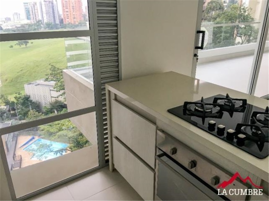 Apartamento de 3 alcobas en arriendo en Perpetuo Socorro, Medellín, 192 m² · foto 4 de 16