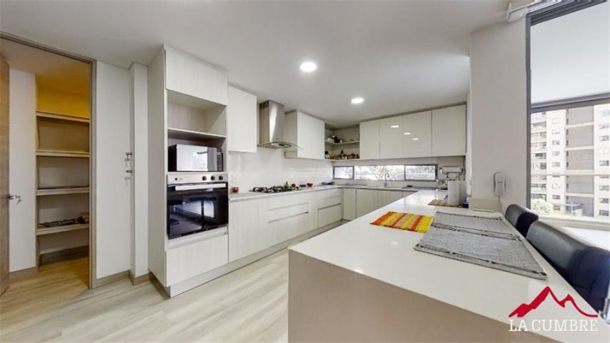 Apartamento de 3 alcobas en venta en Loma De Las Brujas, Envigado, 330 m² · foto 6 de 22