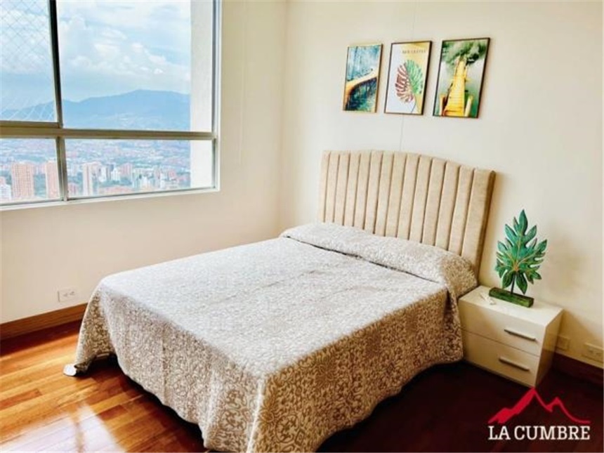 Apartamento de 3 alcobas en venta en Boston, Medellín, 207 m² · foto 7 de 17