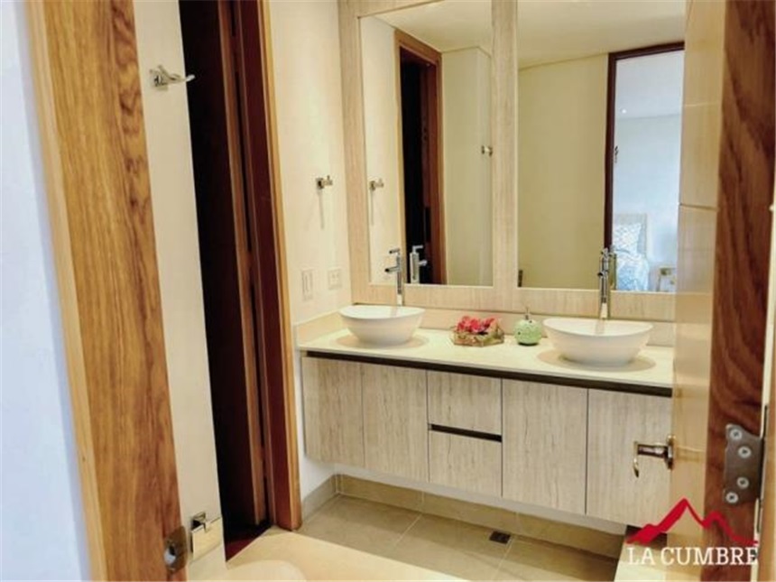 Apartamento de 3 alcobas en venta en Boston, Medellín, 207 m² · foto 16 de 17
