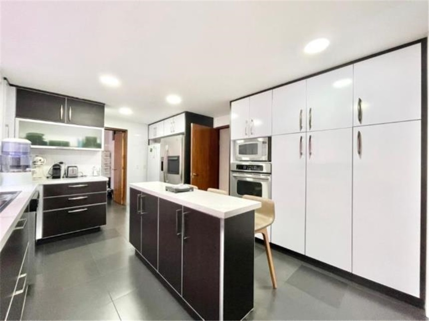Piso – Bogotá, Santa Bárbara, Localidad Usaquén - Más
