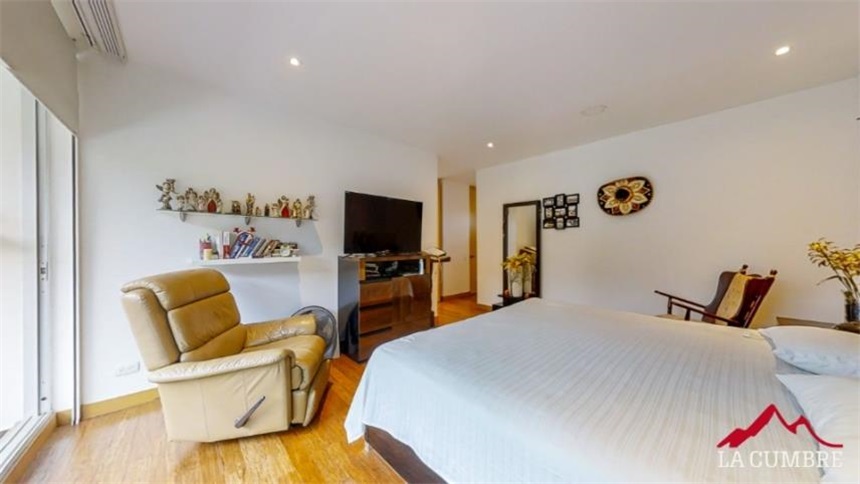 Casa de 3 alcobas en venta en Loma El Atravesado, Envigado, 386 m² · foto 18 de 21