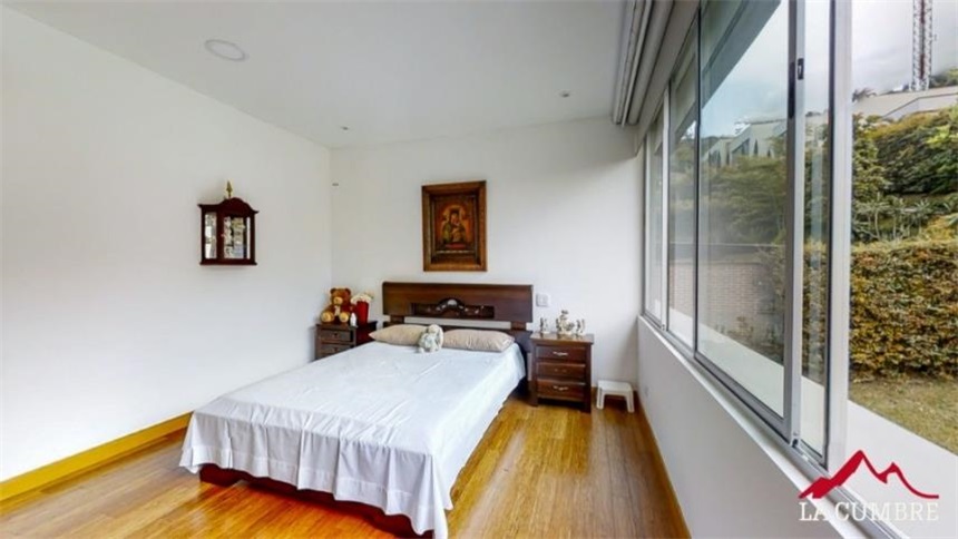 Casa de 3 alcobas en venta en Loma El Atravesado, Envigado, 386 m² · foto 16 de 21