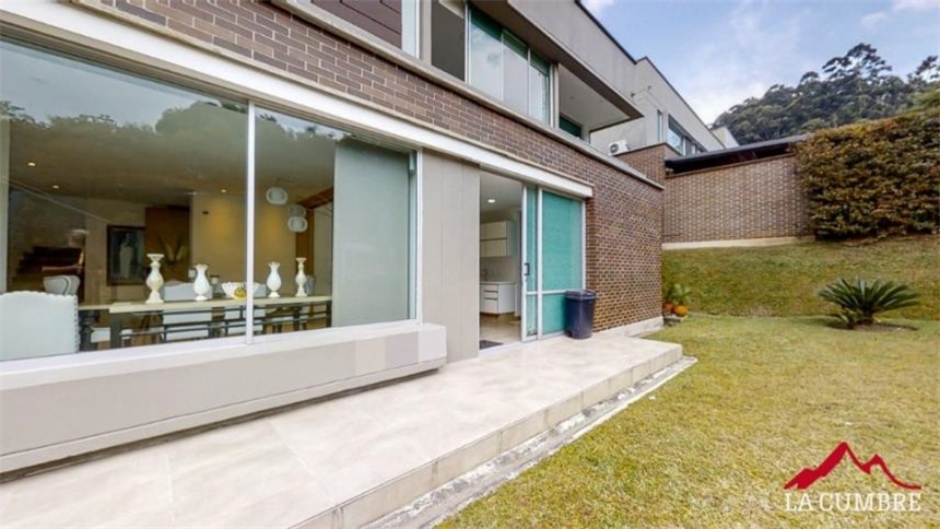 Casa de 3 alcobas en venta en Loma El Atravesado, Envigado, 386 m² · foto 10 de 21