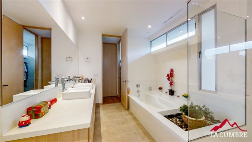 Casa de 3 alcobas en venta en Loma El Atravesado, Envigado, 386 m² · foto 20 de 21