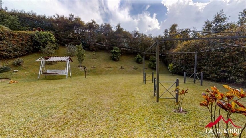 Casa de 3 alcobas en venta en Loma El Atravesado, Envigado, 386 m² · foto 12 de 21