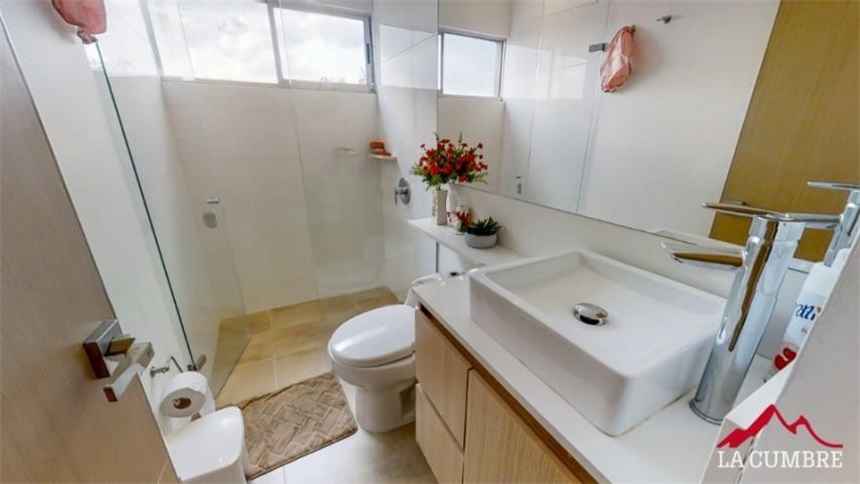 Casa de 3 alcobas en venta en Loma El Atravesado, Envigado, 386 m² · foto 14 de 21
