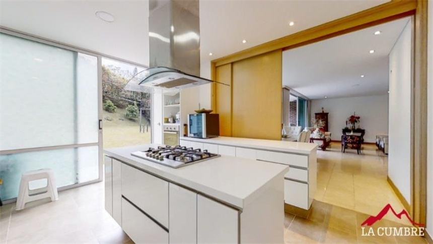 Casa de 3 alcobas en venta en Loma El Atravesado, Envigado, 386 m² · foto 7 de 21