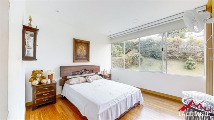 Casa de 3 alcobas en venta en Loma El Atravesado, Envigado, 386 m² · foto 13 de 21