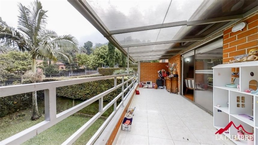 Casa de 4 alcobas en venta en Loma Del Escobero, Envigado, 285 m² · foto 19 de 21