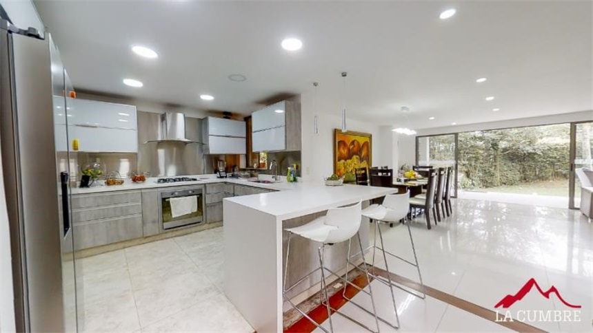 Casa de 4 alcobas en venta en Loma Del Escobero, Envigado, 285 m² · foto 4 de 21
