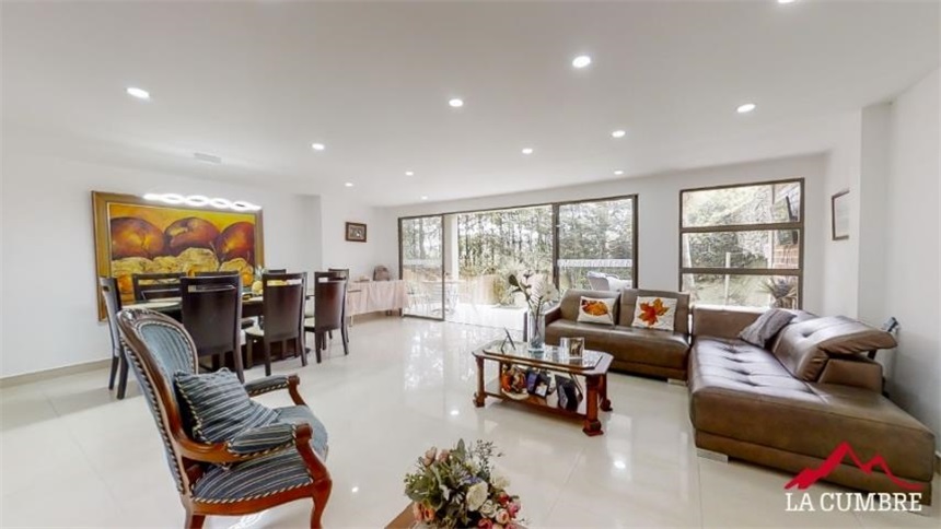 Casa de 4 alcobas en venta en Loma Del Escobero, Envigado, 285 m² · foto 2 de 21
