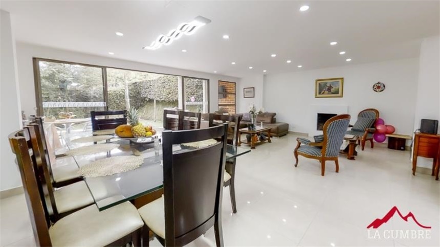 Casa de 4 alcobas en venta en Loma Del Escobero, Envigado, 285 m² · foto 3 de 21
