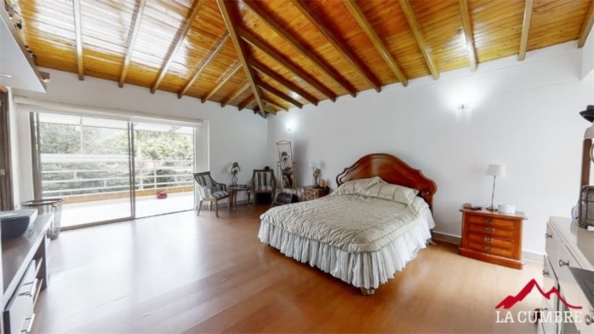 Casa de 4 alcobas en venta en Loma Del Escobero, Envigado, 285 m² · foto 15 de 21