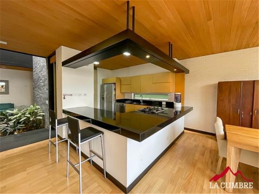 Casa de 3 alcobas en venta en Cd San Lucas, Medellín, 291 m² · foto 4 de 24