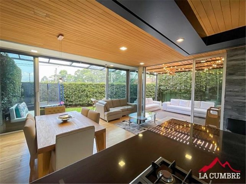 Casa de 3 alcobas en venta en Cd San Lucas, Medellín, 291 m² · foto 3 de 24