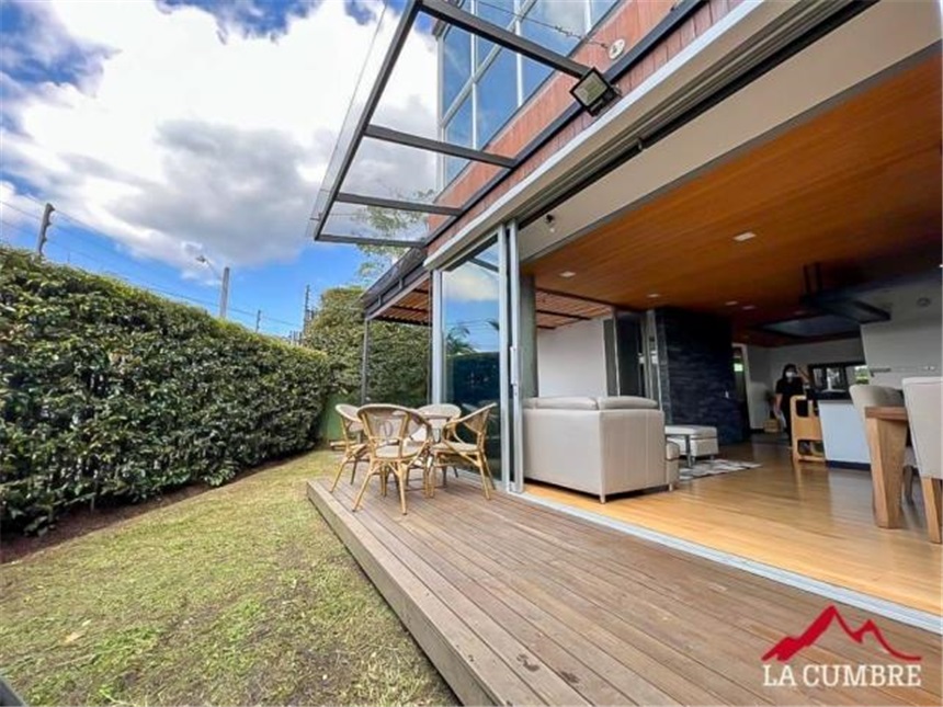 Casa de 3 alcobas en venta en Cd San Lucas, Medellín, 291 m² · foto 7 de 24