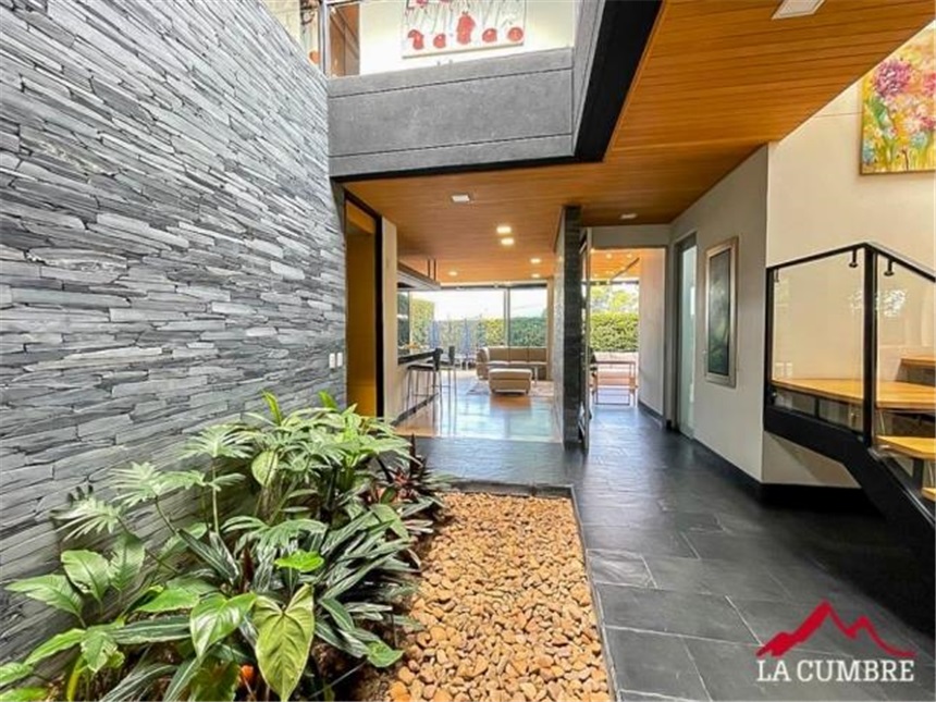 Casa de 3 alcobas en venta en Cd San Lucas, Medellín, 291 m² · foto 14 de 24