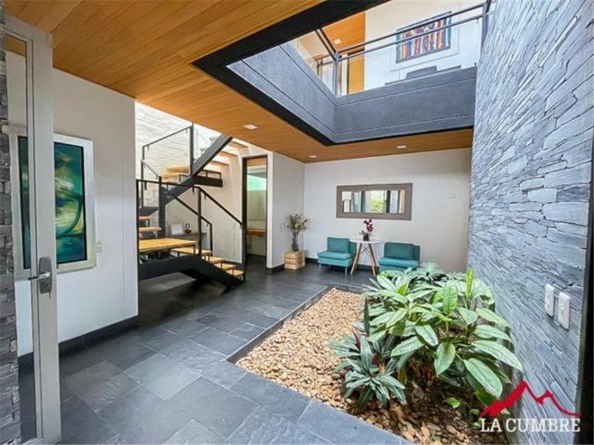 Casa de 3 alcobas en venta en Cd San Lucas, Medellín, 291 m² · foto 20 de 24