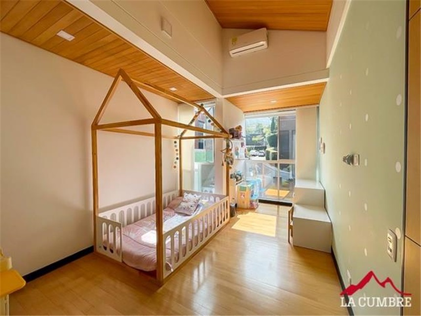 Casa de 3 alcobas en venta en Cd San Lucas, Medellín, 291 m² · foto 21 de 24