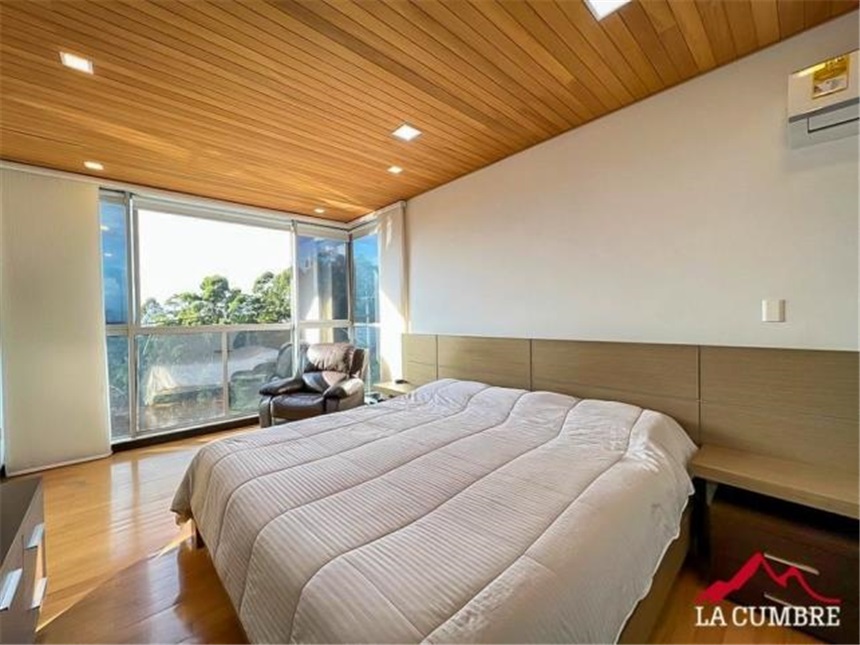 Casa de 3 alcobas en venta en Cd San Lucas, Medellín, 291 m² · foto 13 de 24