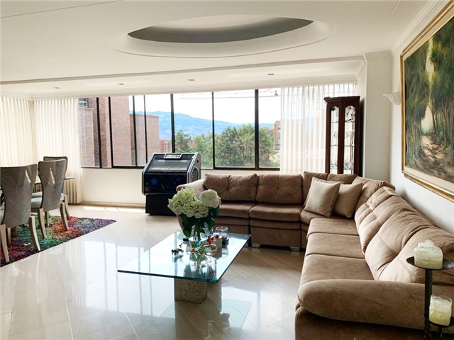 Apartamento de 4 alcobas en arriendo en San Lucas, Medellín, 280 m² · foto 2 de 20