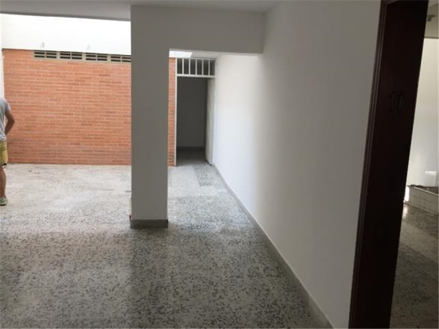 Casa de 7 alcobas en venta en Nuevo Sotomayor, Bucaramanga, 400 m² · foto 2 de 19