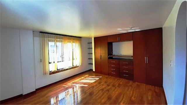 Casa de 5 alcobas en venta en Pueblo Viejo, Cota, 233 m² · foto 9 de 23